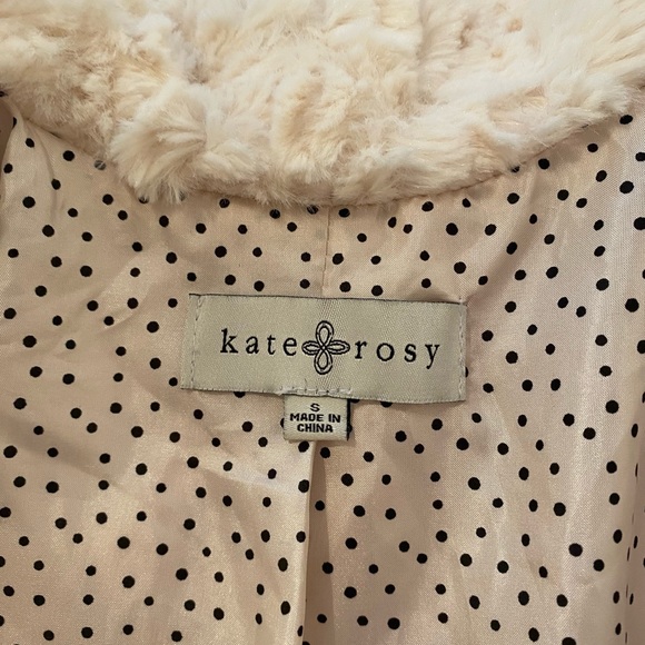 Luscious winter white faux fur jacket - Picture 3 of 6